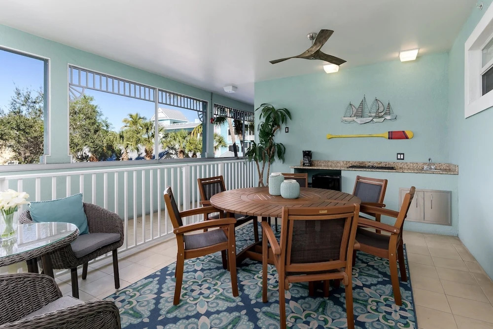 ~the Bonita Paddle 2/2~ Your Home Away From Home In Paradise 2 Bedroom Condo by RedAwning
