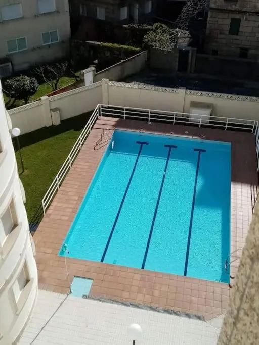 Apartamento en edificio nuevo, con piscina, vistas a la ría y al puerto, ESTANCIA MÍNIMA 14 noches, perfil familiar, no se admiten grupos de jovenes