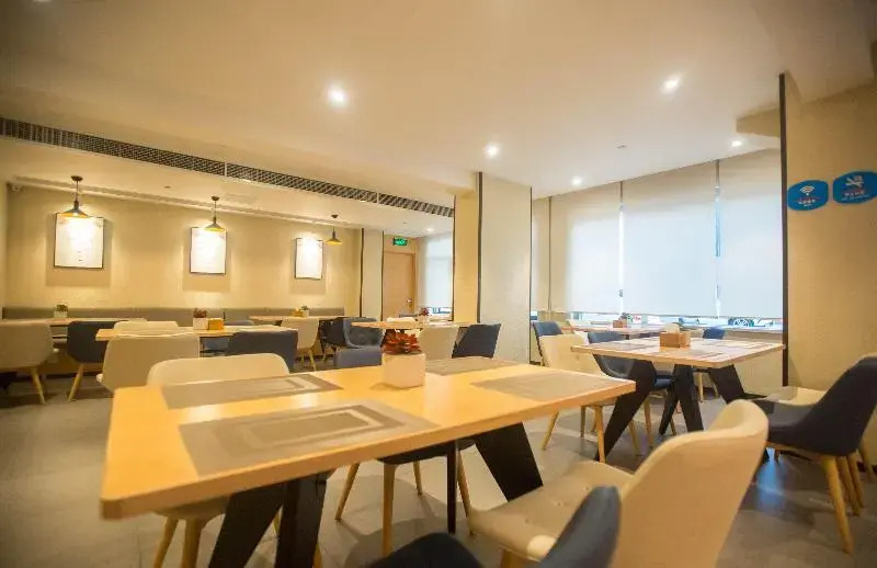 Hanting Hotel Shanghai South Changjiang Road Subway Station