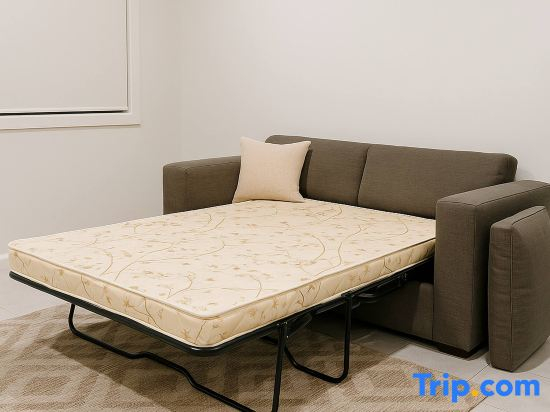 Stylish 2BR Retreat Near UC & Belconnen Mall