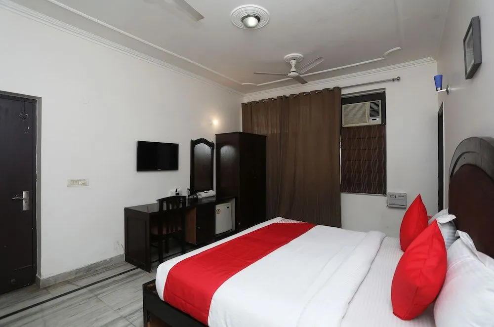 OYO 22270 Sky Inn