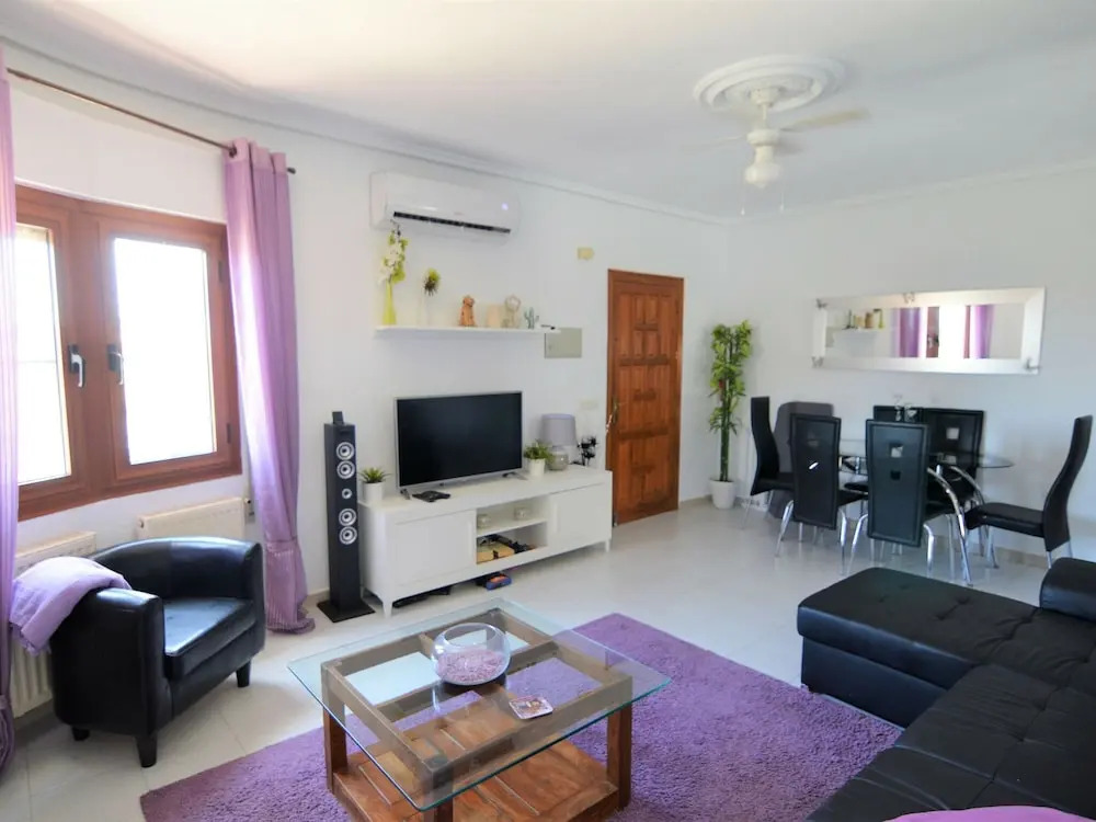 Villa With Private Swimming Pool in Queseda