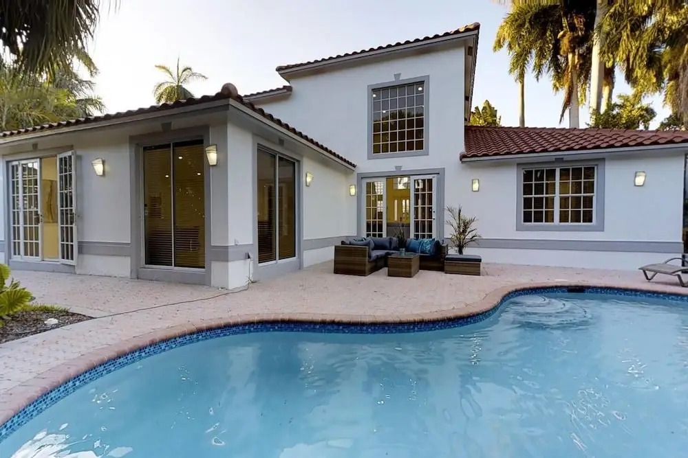 Beautiful Hollywood Beach 4 BR Home W Heated Pool