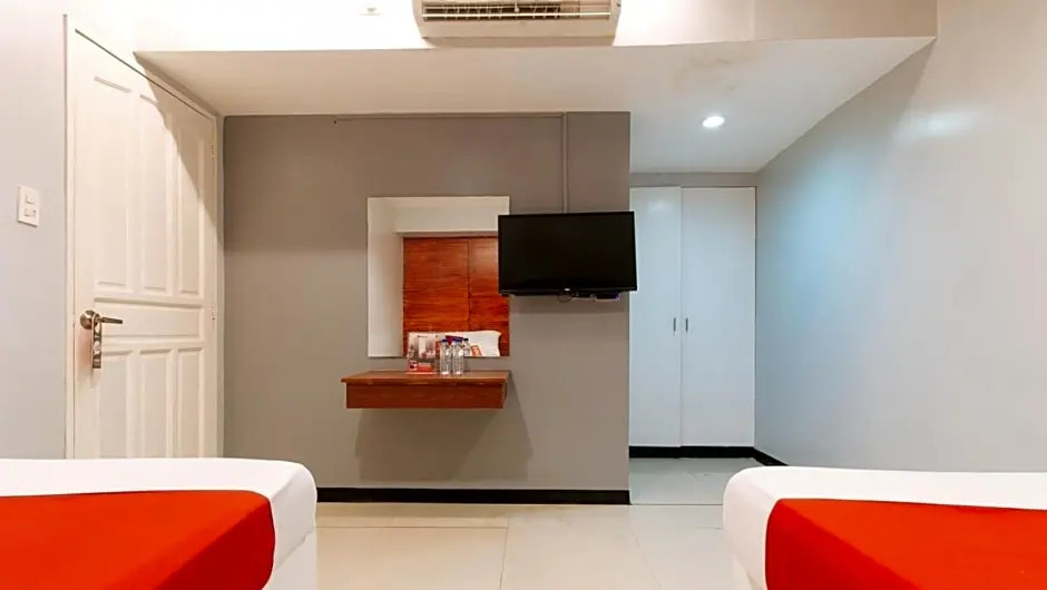 RedDoorz Plus Near McArthur Park Tacloban
