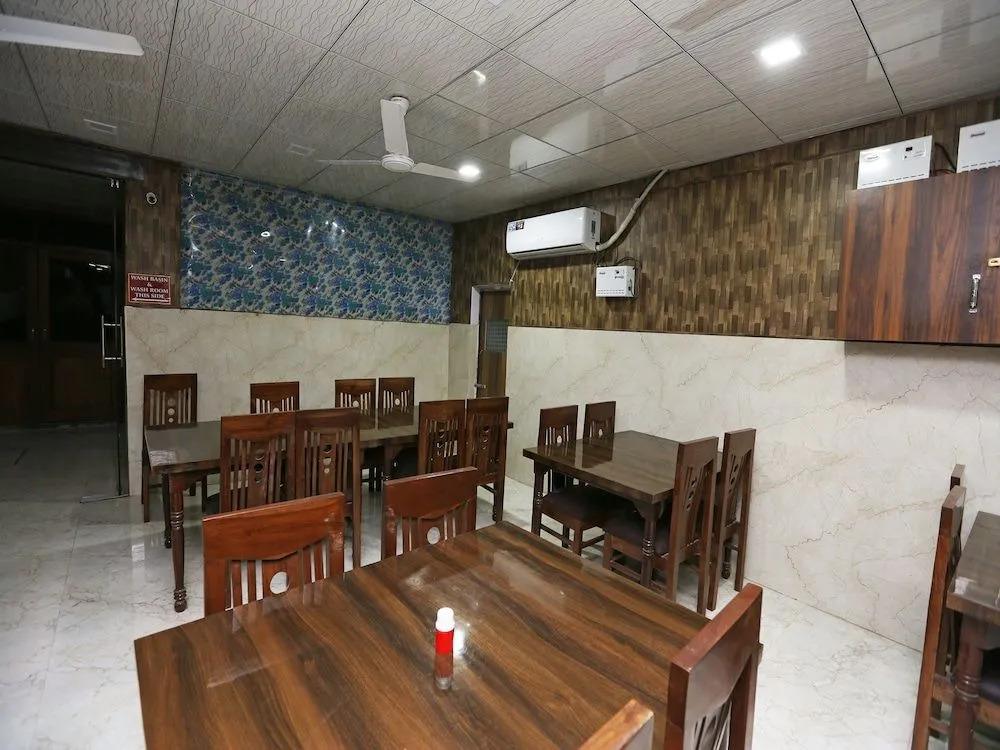 OYO 19948 Hotel Goverdhan