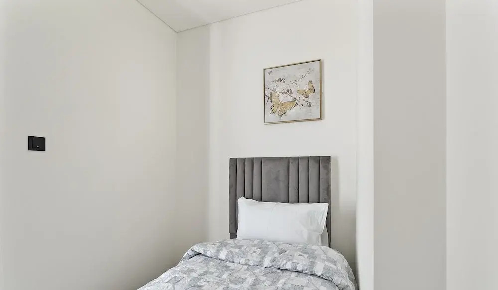 WelHome - Charming Apt With City Lights in Sobha Waves