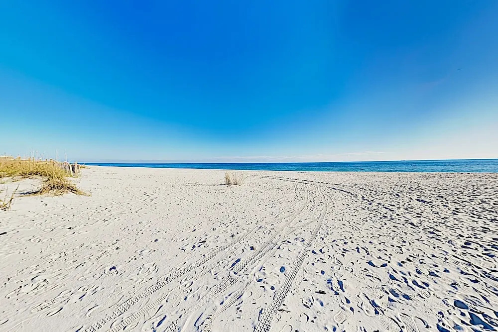 New Listing! Points Of View , Steps To Beach 6 Bedroom Home
