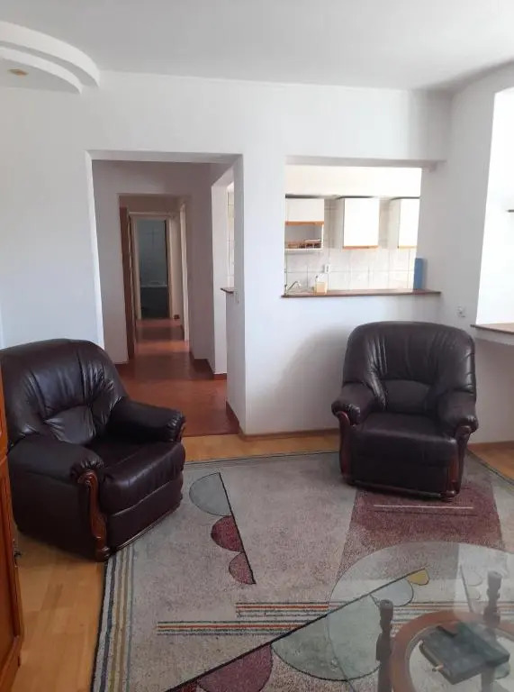 4 Rooms, Spacious downtown apartment in Pitesti
