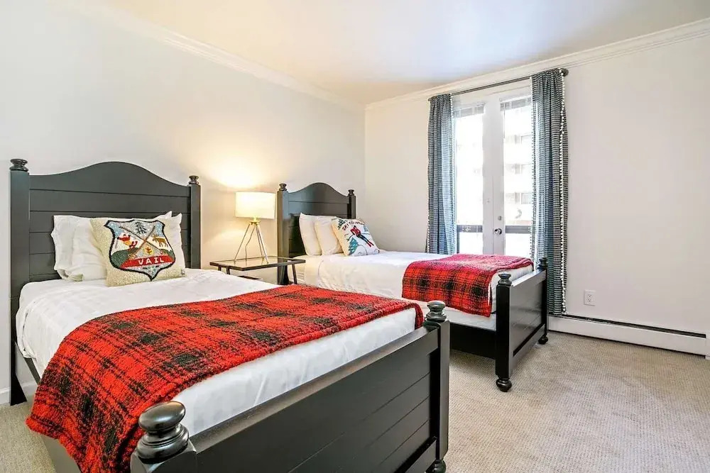 Vail Village 2BR Condo Walk to Gondola and Dining