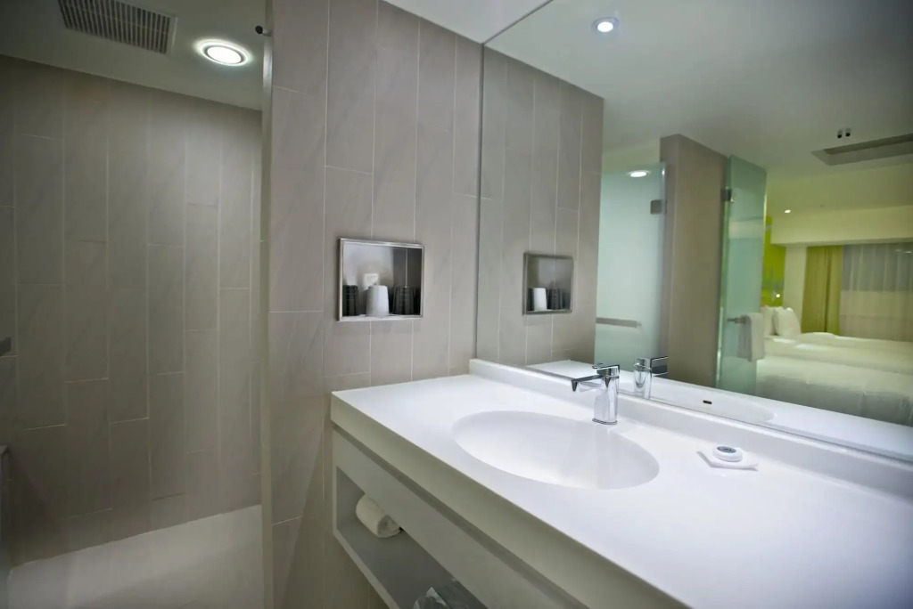 FX Hotel Kaohsiung Zhonghua Road Branch