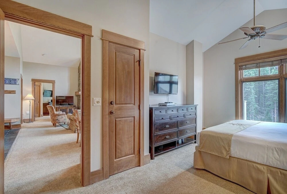 Luxurious 2 BR in River Run Village with Ski in ski out, Kids Ski Free condo