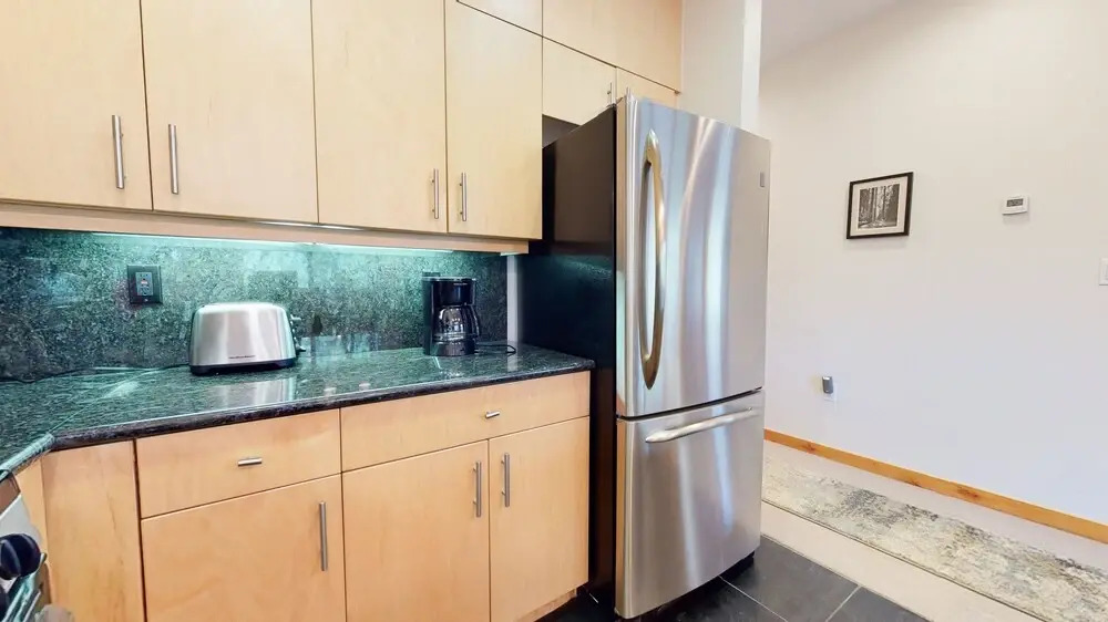 Solstice 18 Beautiful and Modern, Private Washer Dryer, Close to Eagle Lodge by RedAwning