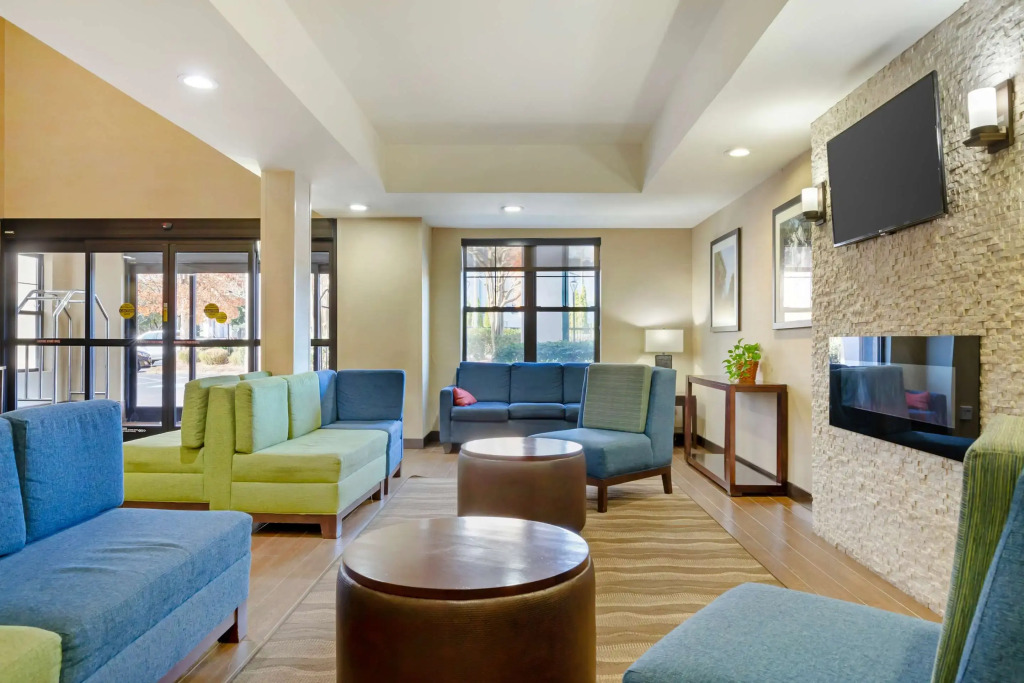 Comfort Suites Hanes Mall