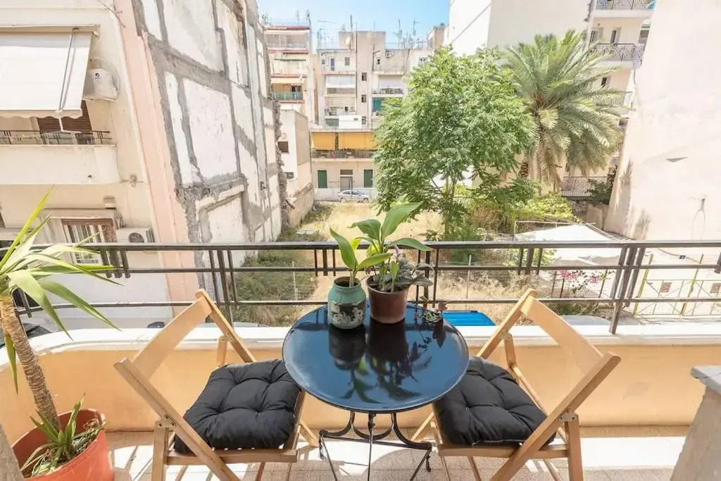 Casa Pamisou near Attiki metro station