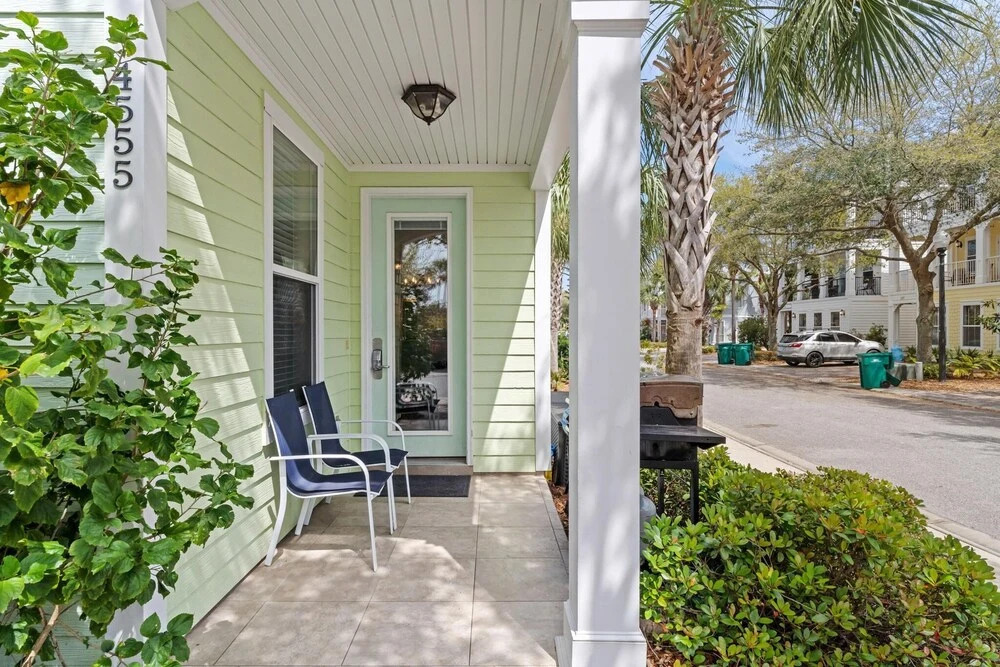 Ooh La La - 4555 Grand Key Loop East