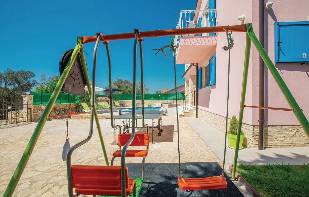 Nice Home in Vodnjan with Hot Tub, WiFi & 4 Bedrooms