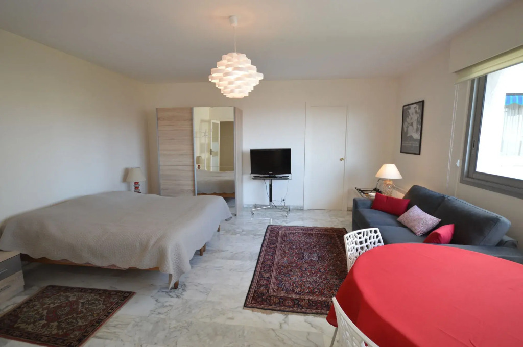 4 bedroom 3 bathrooms sea view Forville Apartment5 mins from the Palais Parking