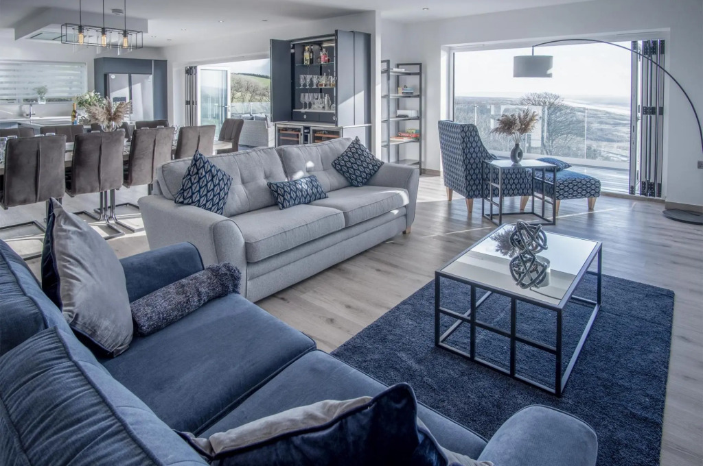 Sunrise - 5 Bedroom Holiday Home - Pendine