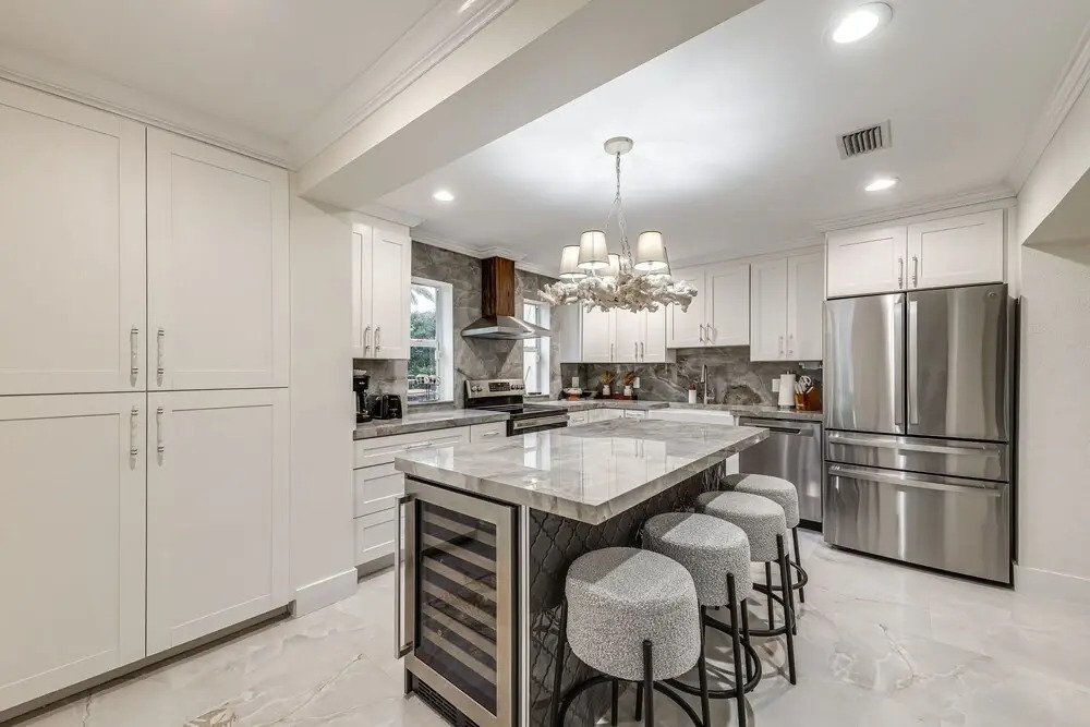 Pool & Home Theater: Lighthouse Point Home!