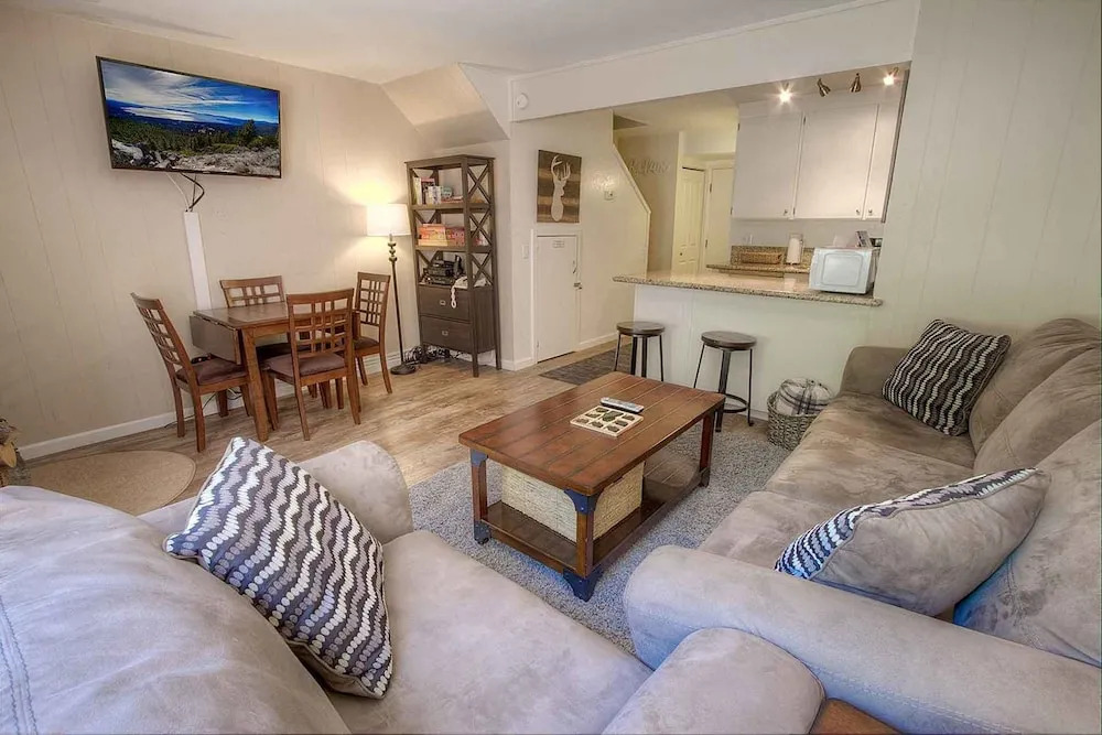 Twin Pines Tahoe Retreat by Lake Tahoe Accommodations