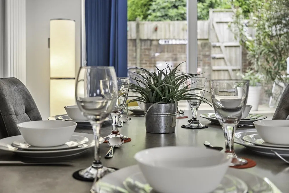 Sunset Townhouse With Free Parking