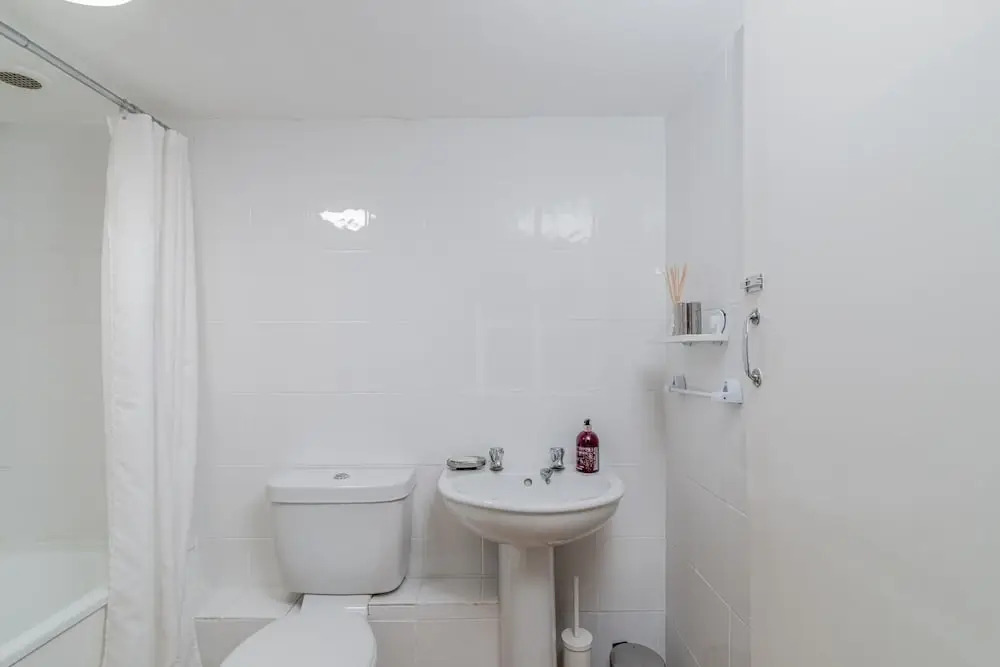Central Top Floor Studio Flat by Oxford Street
