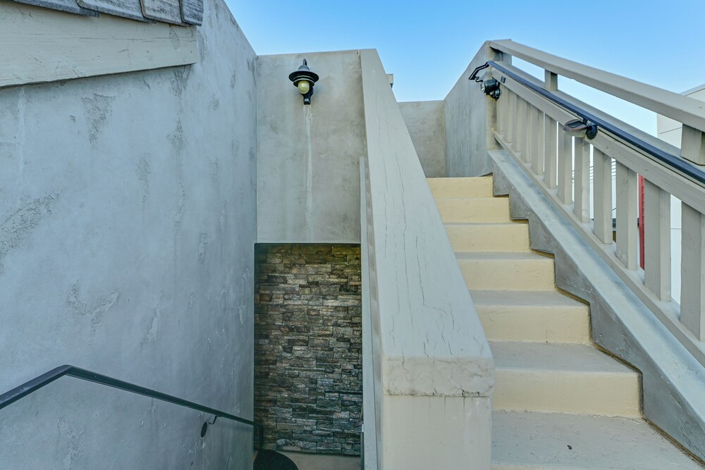 Stroll to Shore: Oceanside Condo w/ Hot Tub Access