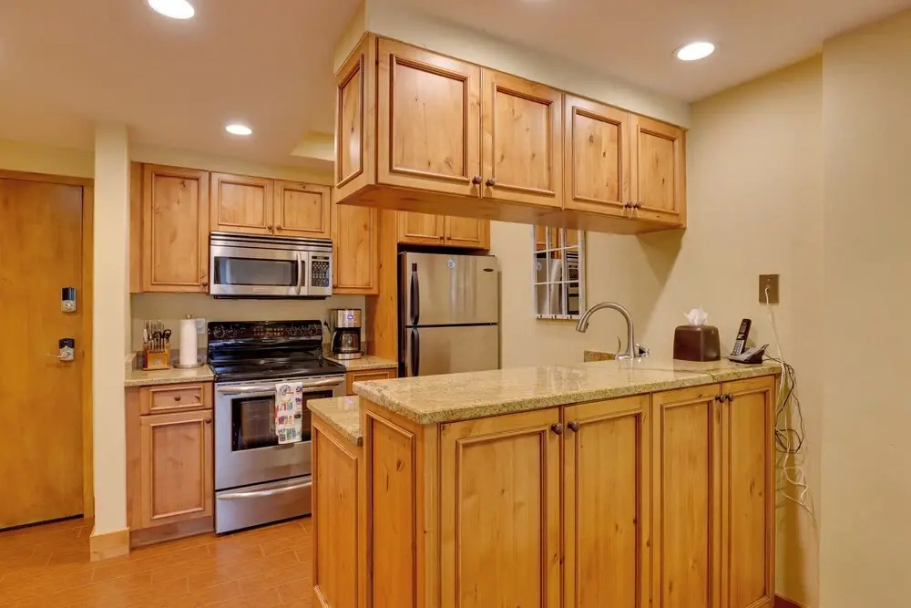 Condo w/ Hot Tub Access - Quick Bus Trip to Ski!