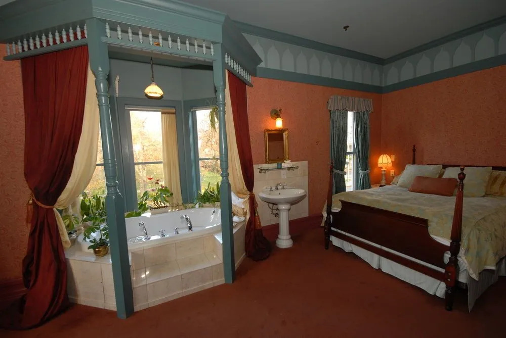 Humboldt House Bed & Breakfast