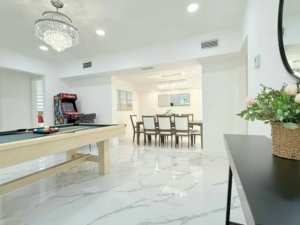 Palm House Near Beach Game Room Pool King Beds