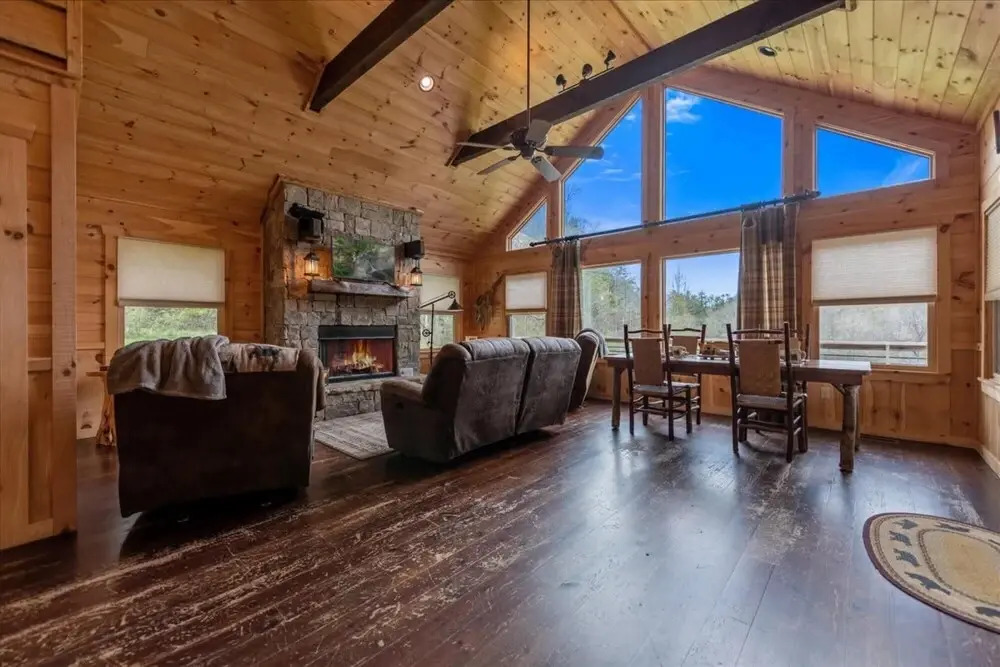 Carters Cozy Cabin - Peaceful Cabin With 13 Acres of Lawn Trees and Trails