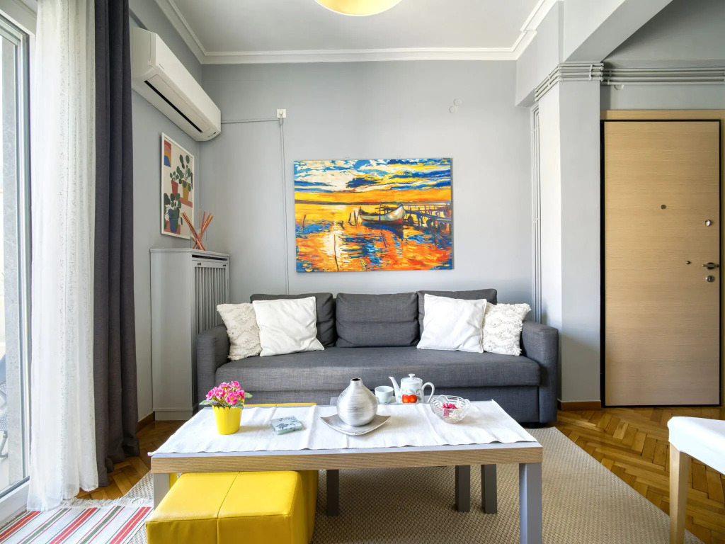 Snug apartment in Αθήνα with veranda