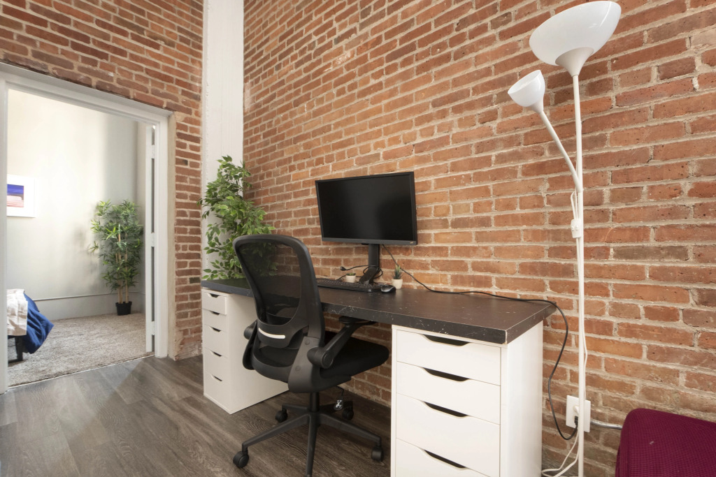 One Bed Loft Apartment with great wifi!