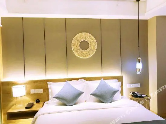 Homeplus Holiday Hotel (Chongqing Hongyadong)