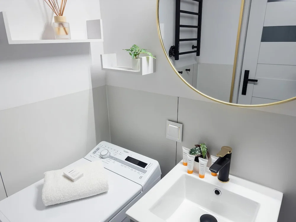 Sienna Modern Studio by Renters