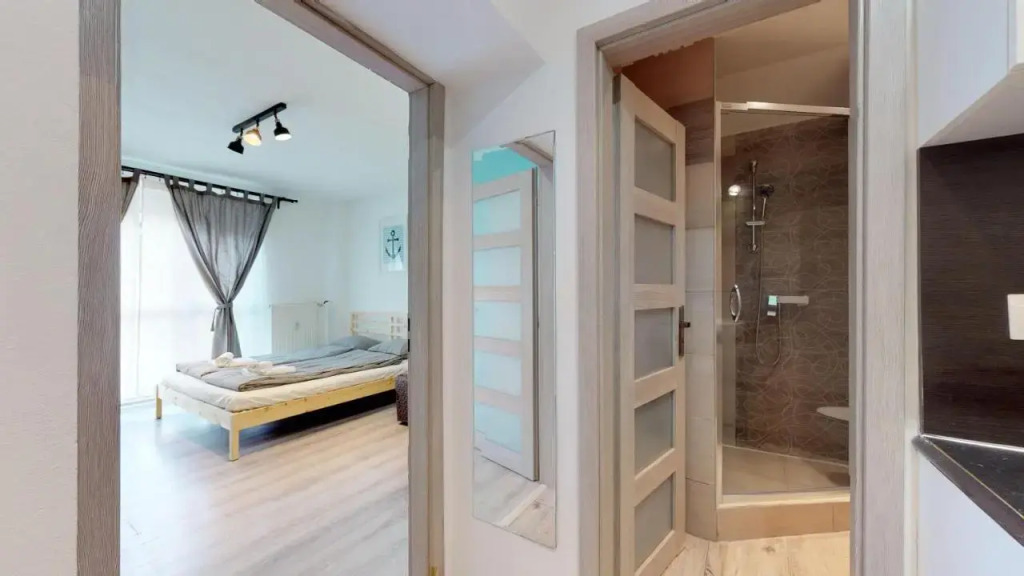 Nautical Studio - Steps from Main Bus Station