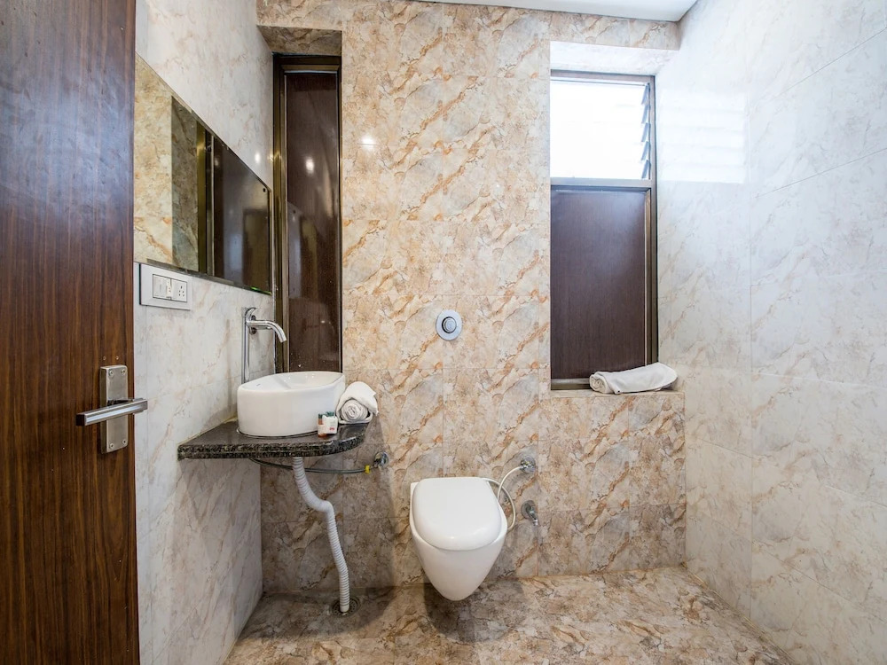 OYO 14432 Jeelan Palace