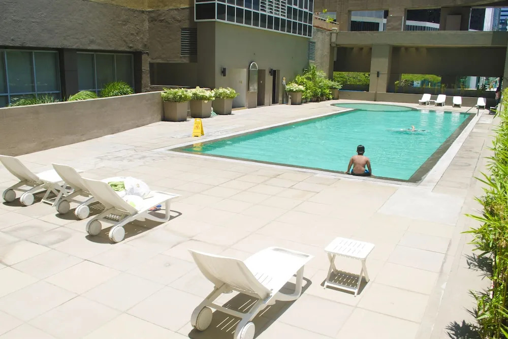 Stylish Apartment at BGC