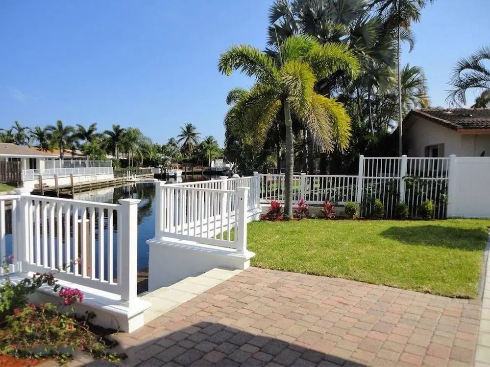 Beautiful Villa, Family Friendly, Access to Dock