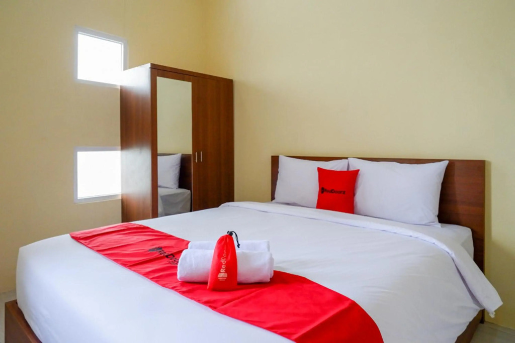 RedDoorz Syariah near Solo Square Mall