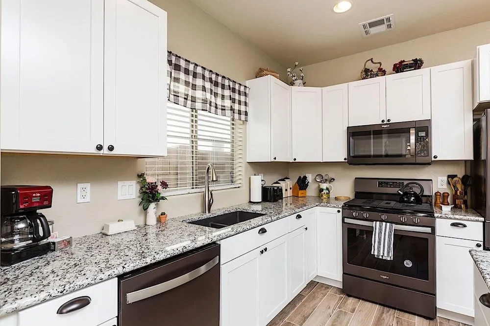 Farmhouse Surprise - 3 Bedroom by Casago