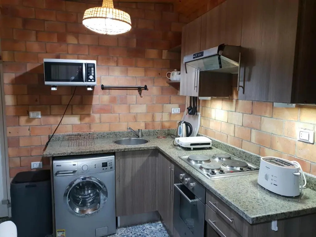 One Bedroom Chalet on old sheraton rd ground floor with garden and sea view