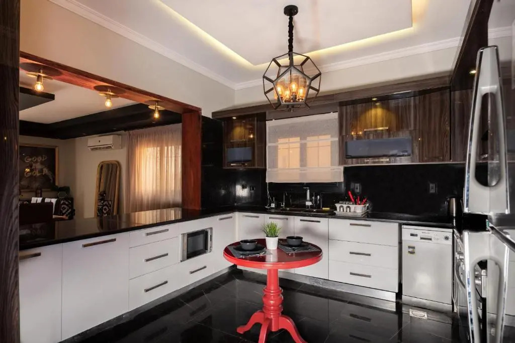 The Bold Parisian House - Steps From The Best Mall in Cairo