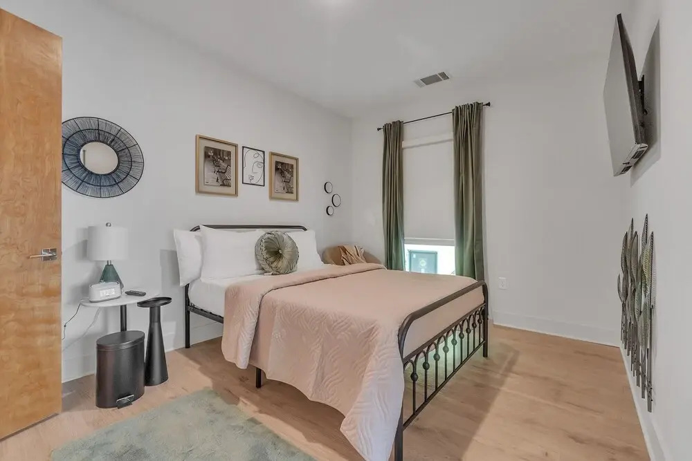 Chic 1-bed In Vibrant Optimist Park 1 Bedroom Apts by RedAwning