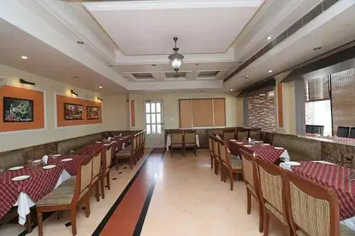 Royal Castle Resort by OYO Rooms