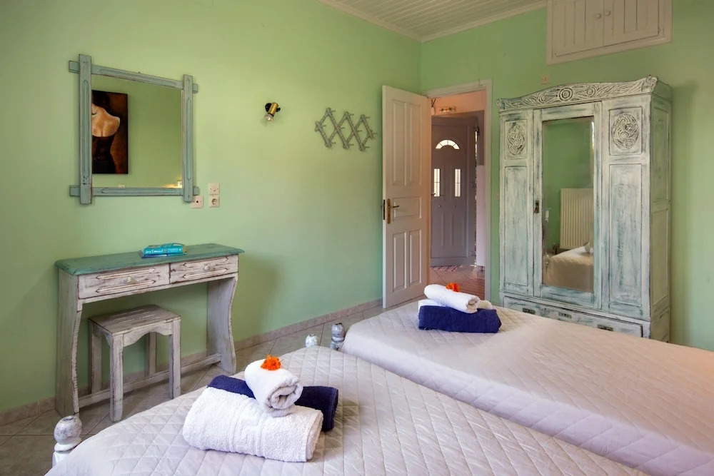 Chrisoula in Longos With 2 Bedrooms and 1 Bathrooms