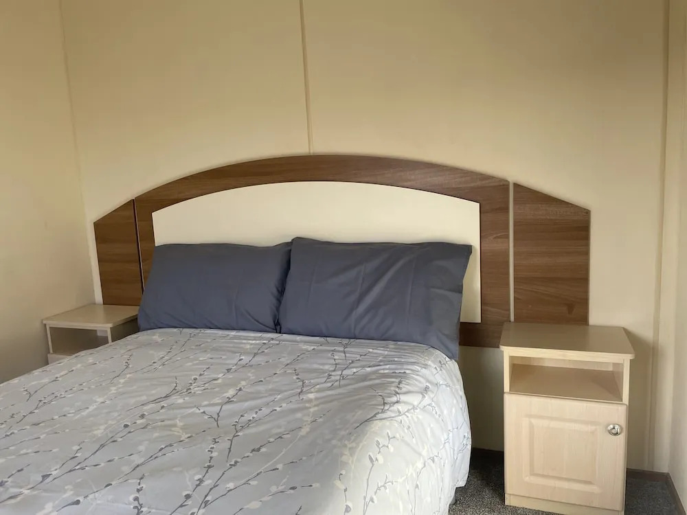 Captivating 2-bed Caravan in Clacton-on-sea