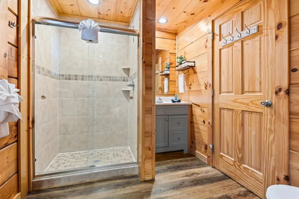 Rustic Mountain Retreat by Ghosal Luxury Lodging