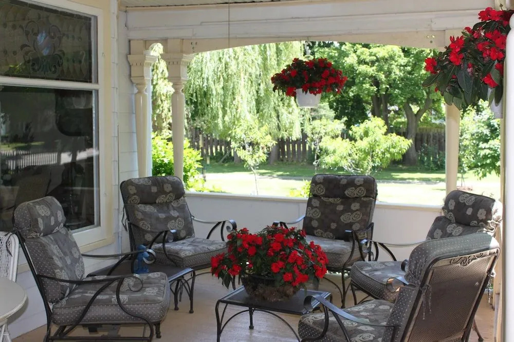 Green Oaks B&B