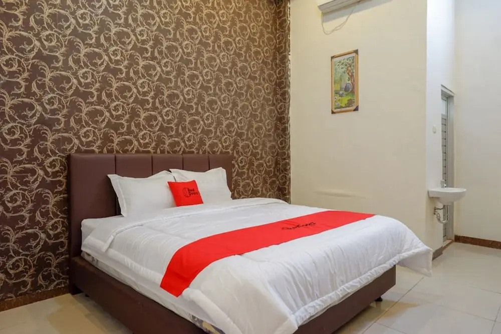 RedDoorz @ Jalan Pattimura Palu